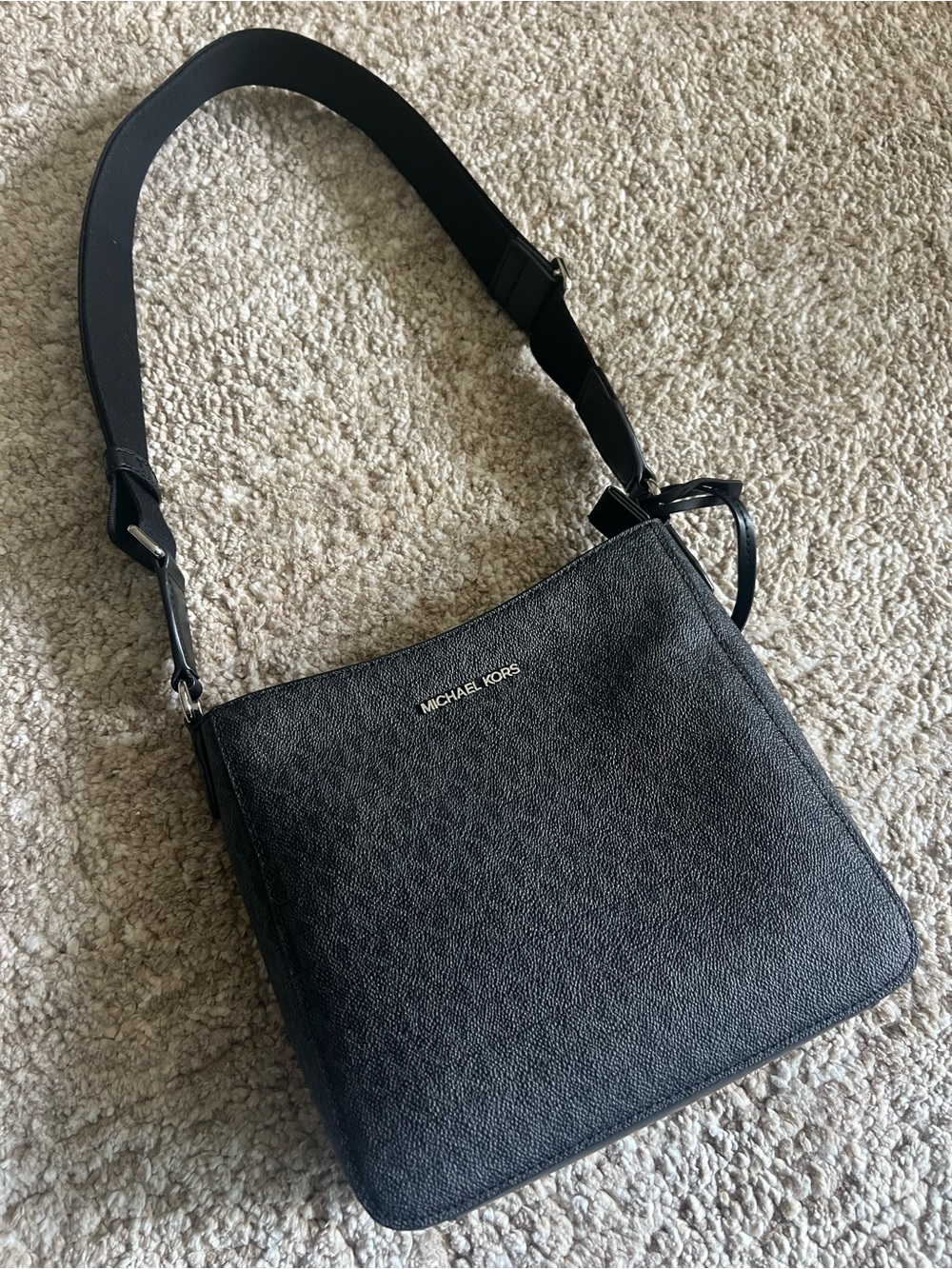 MICHAEL KORS Black Leather Crossbody Shoulder Bag with Gold Logo
